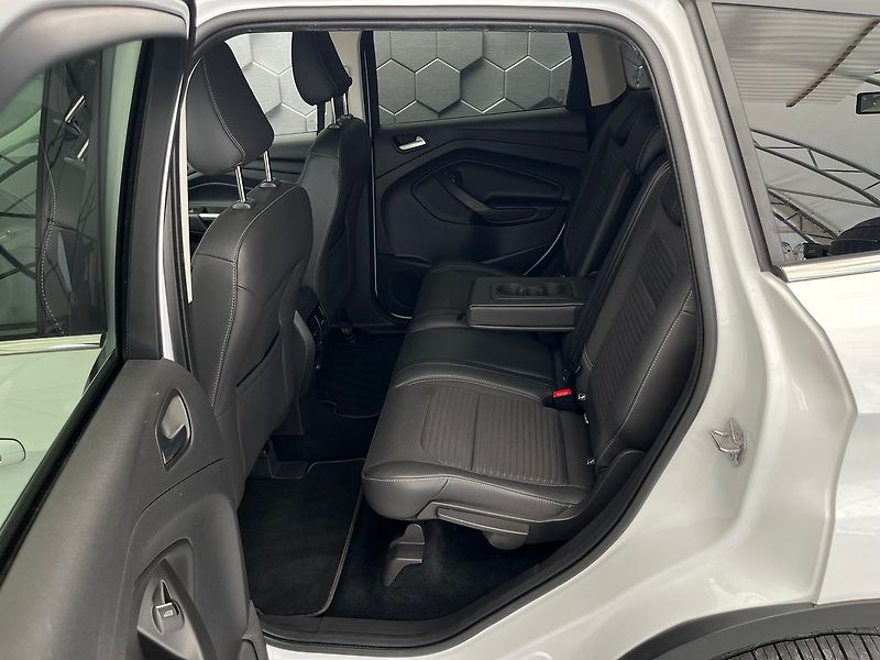Ford Kuga 2.0 TDCi Titanium Cebia - fotka 34 z 50
