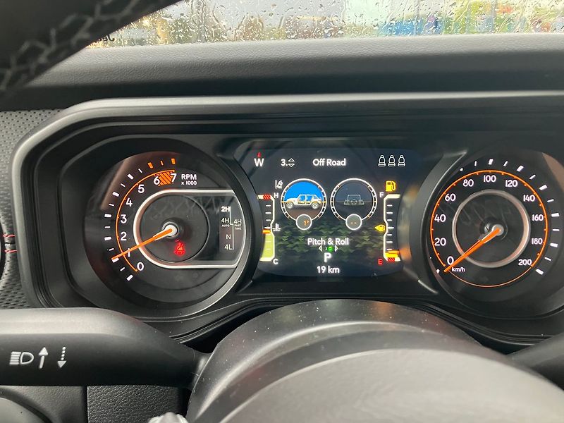 Jeep Wrangler 2.0T 272k Rubicon 8AT. - fotka 26 z 55