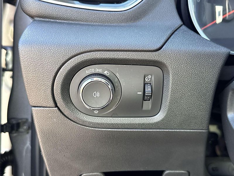 Opel Grandland X (2020) 1.6 Turbo PHEV 4x4 Automat - fotka 12 z 33