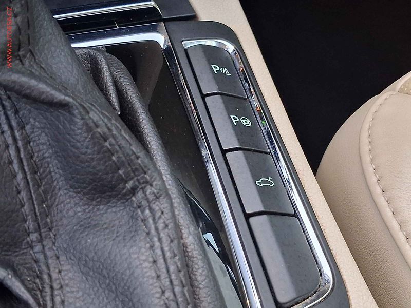 Škoda Superb (2012) 2.0TDi, DSG, bixenon - fotka 17 z 22