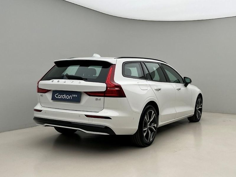 Volvo V60 (2026) B4 PLUS DARK AUT - fotka 11 z 44