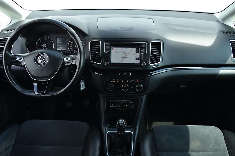 Volkswagen Sharan 2.0TDI 110kW HIGHLINE 1MAJ. ČR - fotka 13 z 25