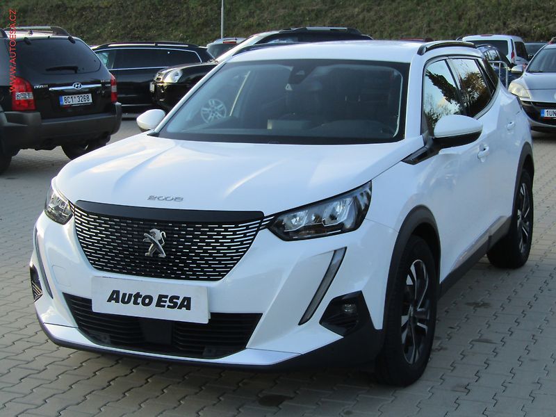 Peugeot 2008 (2020) 1.2PT, ČR, LED - fotka 3 z 21