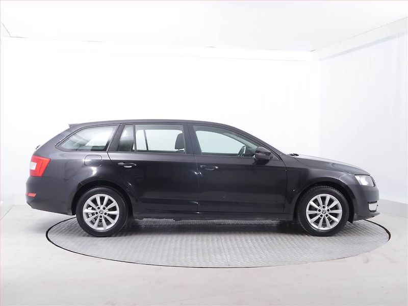 Škoda Octavia (2014) 1.6 TDI, ČR,1.maj, Tempomat - fotka 6 z 17