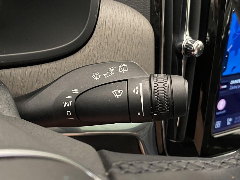Volvo V90 T8 AWD RECHARGE DARK ULTRA CZ - fotka 23 z 69