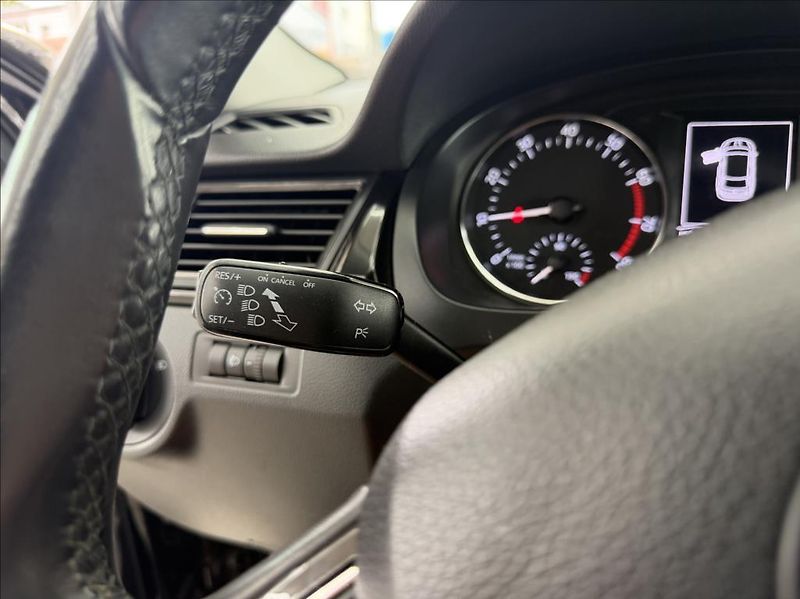 Škoda Rapid 1,2 TSI, Climatronic, CarPlay - fotka 18 z 26