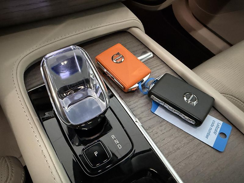Volvo XC90 B6 AWD Ultimate Bright 7míst - fotka 19 z 30