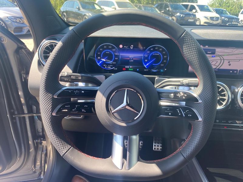 Mercedes-Benz EQB (2025) 300 4MATIC - fotka 12 z 23