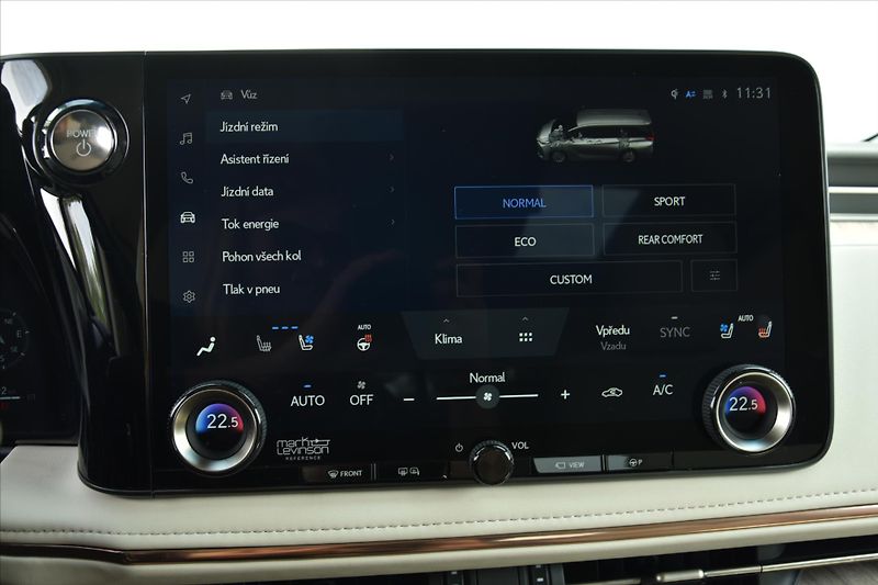 Lexus LM 350h  2.5 HEV LUXURY 7 MÍST ČR - fotka 20 z 39