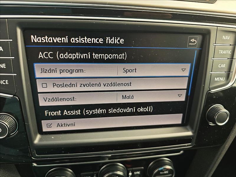 Volkswagen Passat VIII 1,4TSi DSG Highline - fotka 21 z 56