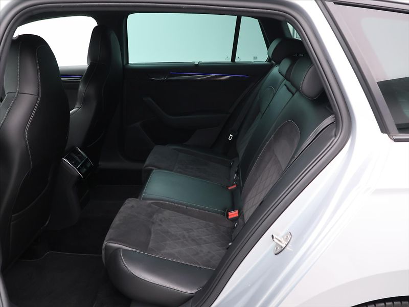 Škoda Superb 2,0 TDI 140kW DSG Sportline - fotka 14 z 28