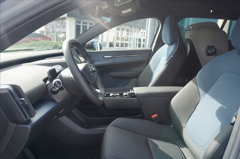 Volvo EX30 Ultra AWD, CZ - fotka 9 z 17