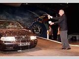 1. září 1996. Premiér ČR Václav Klaus křtí nový vůz Škoda Octavia.