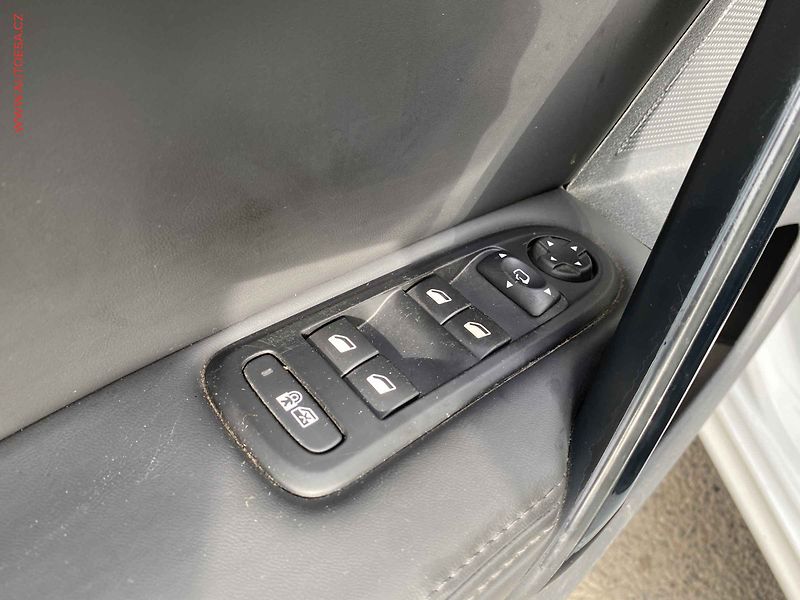 Peugeot 508 (2014) 2.0 HDi, Allure, AT, LED, TZ - fotka 13 z 18