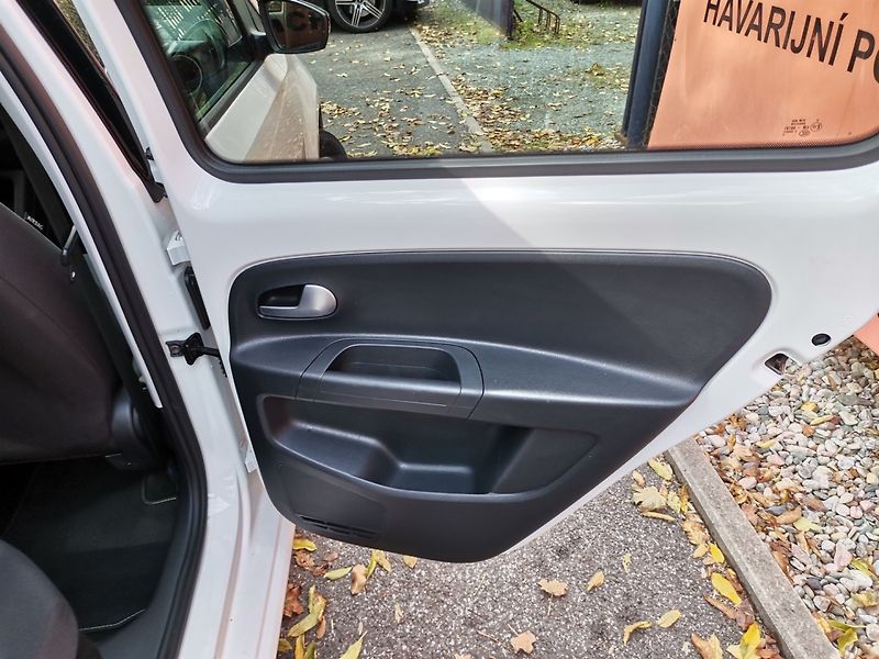 Volkswagen up! (2019) 1.0MPi 44kw AC PDC Tempomat - fotka 17 z 26