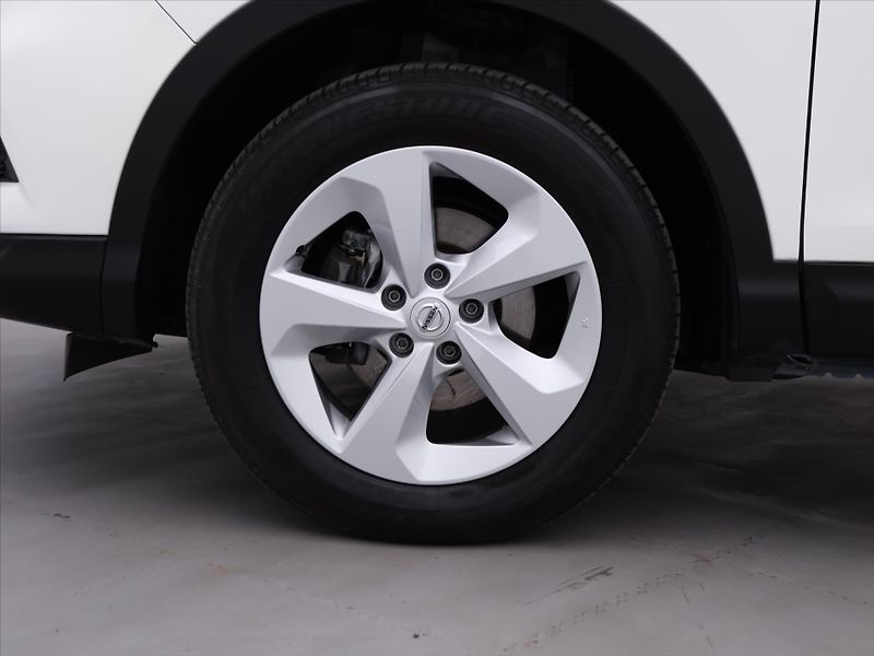 Nissan Qashqai 1,3 DiG-T Acenta CZ 1.Maj - fotka 30 z 37