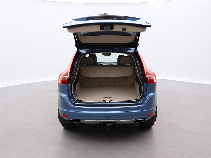 Volvo XC60 2,4 D5 169kW CZ Inscription - fotka 9 z 30