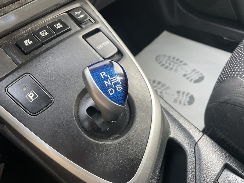 Toyota Auris 1.8i 16v HYBRID AUT NAVI CAM!! - fotka 162 z 166