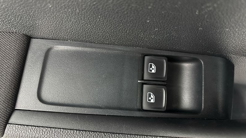 Škoda Fabia 1.0 TSI Ambition Combi - fotka 22 z 24