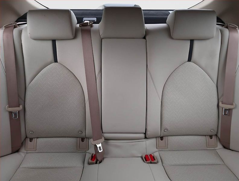 Toyota Camry (2024) Executive 2.5 Hybrid - fotka 10 z 25