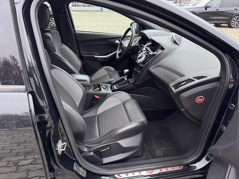 Ford Focus 2.0 ST 184 kW ČR odp. DPH - fotka 11 z 18