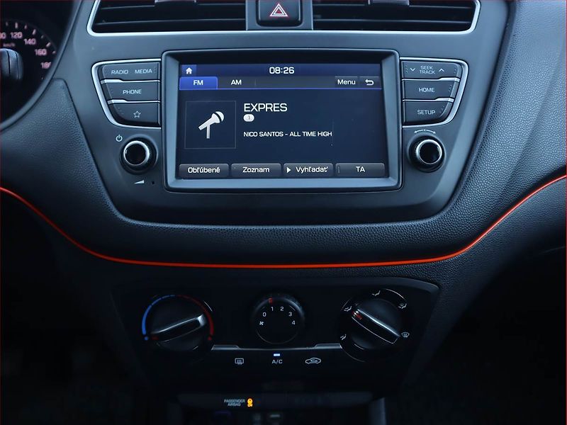 Hyundai i20 (2019) 1.2, Serv.kniha, Tempomat - fotka 12 z 19