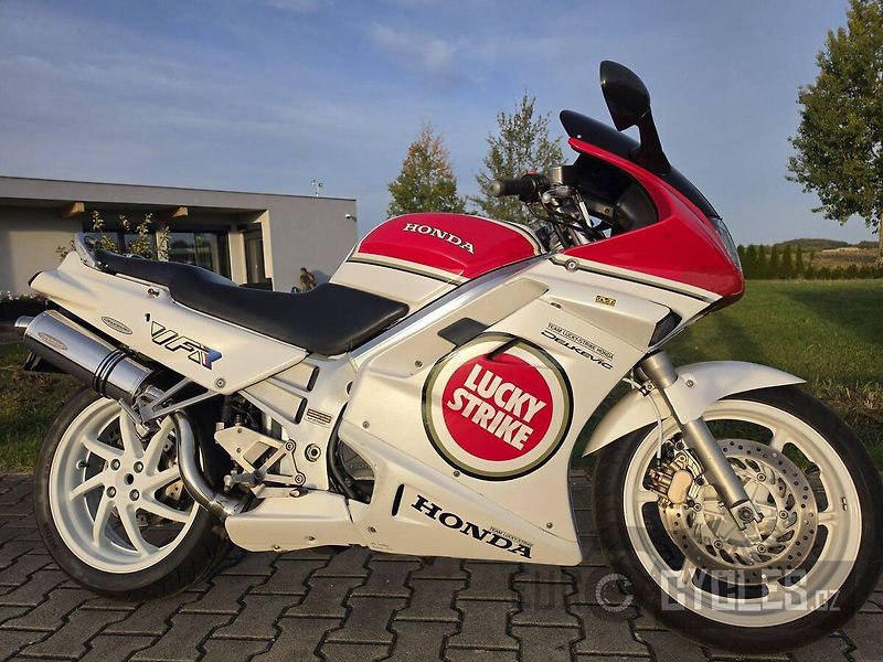 Honda VFR 750 F (1993) - fotka 2 z 14