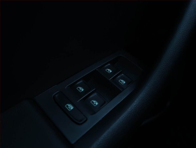 Škoda Rapid (2019) Style 1.0 TSI, Serv.kniha - fotka 15 z 19