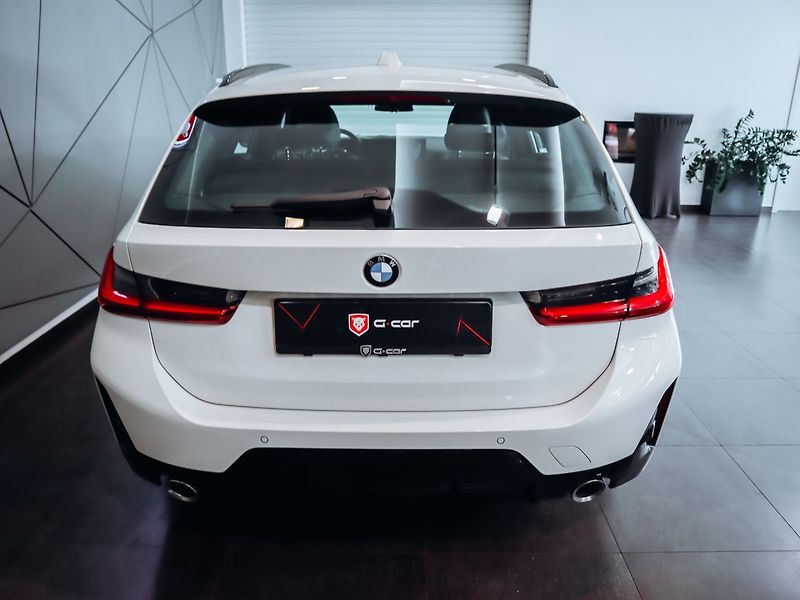 BMW Řada 3 320d xDrive Touring M-Paket - fotka 6 z 29