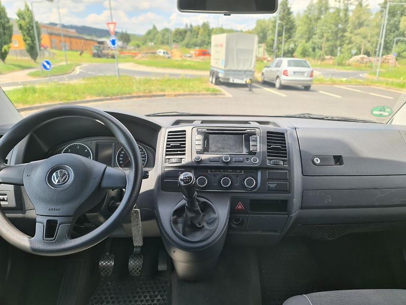 Volkswagen Multivan T5 2.0 TDi 103-KW KLIMA 7-MÍST - fotka 21 z 42