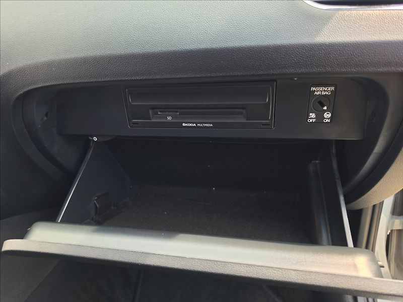 Škoda Octavia III 2,0 TSi 180KW RS Panorama - fotka 35 z 44