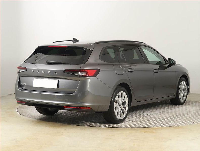 Škoda Superb (2025) 2.0 TDI, SELECTION, DPH - fotka 5 z 27
