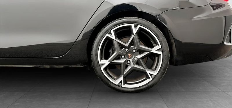 Cupra Leon Sportstourer VZ 1.5 e-Hybrid - fotka 6 z 13
