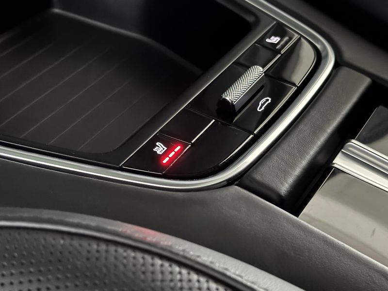 Porsche Panamera 4S 324kW*Chrono*Webasto*Panora - fotka 41 z 47