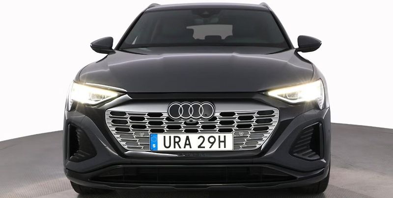 Audi Q8 e-tron 55 Quattro Kam LED Vzduch - fotka 2 z 32