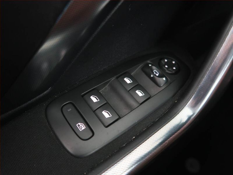 Peugeot 2008 (2016) Allure 1.2 PureTech, Automat - fotka 20 z 23