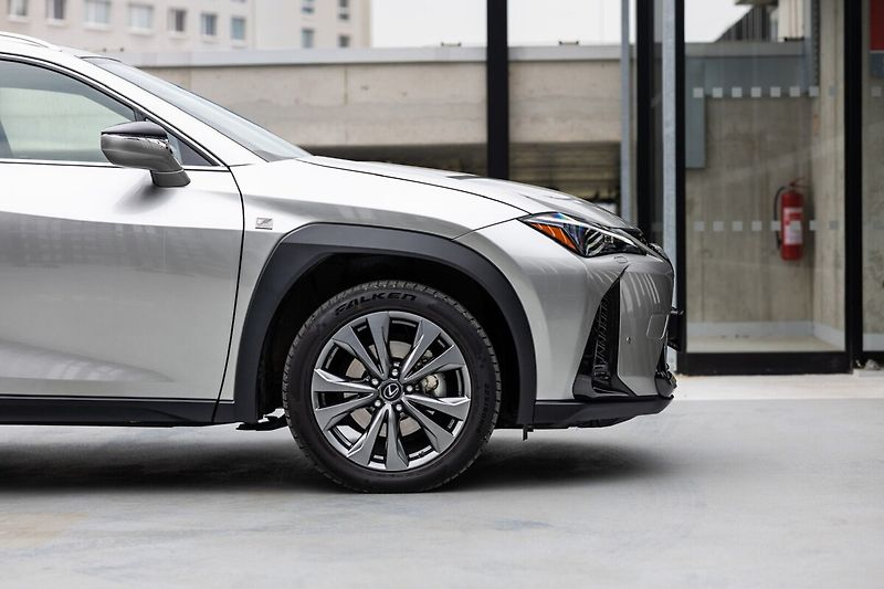 Lexus UX 250h 250H 2,0 HEV F SPORT DESIGN - fotka 5 z 22