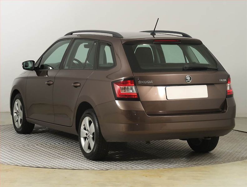 Škoda Fabia (2018) Ambition Plus 1.0 TSI - fotka 4 z 21