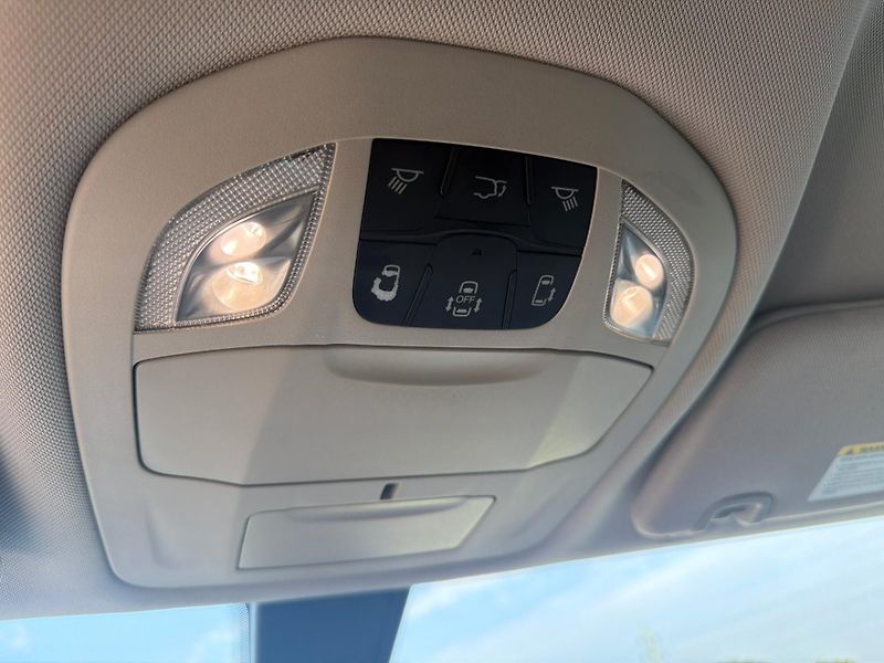 Chrysler Pacifica (2019)  3,6 L DVD Hybrid Plug In 2019 - fotka 18 z 20