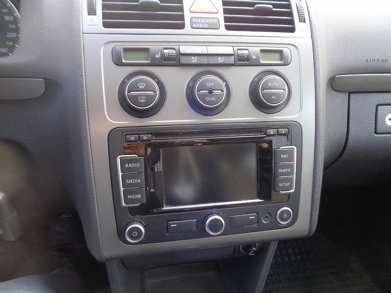 Volkswagen Touran 1,4 TSI CROS - fotka 15 z 15