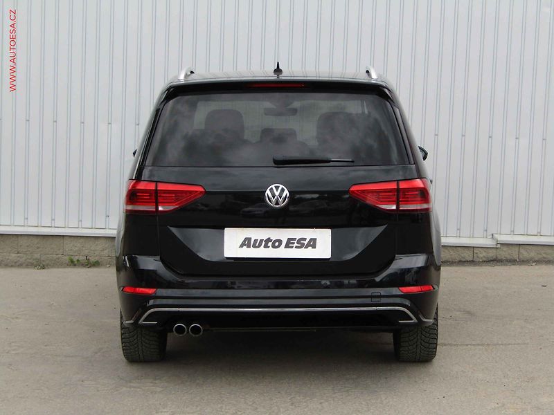 Volkswagen Touran (2018) 2.0 TDi R-Line, DSG, LED - fotka 5 z 21