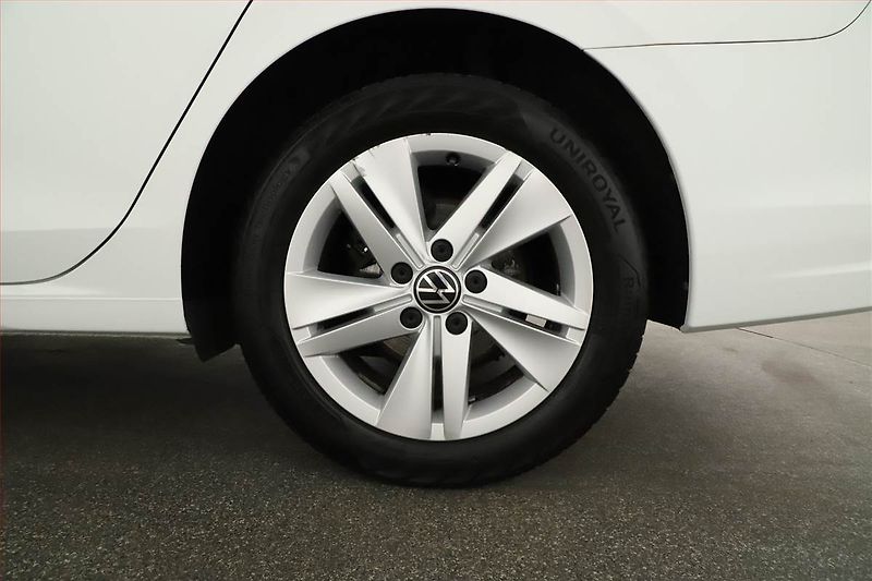 Volkswagen Golf (2021) Life 2.0 TDI, ČR,1.maj - fotka 20 z 20