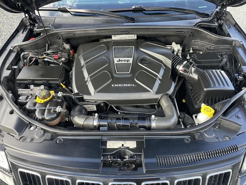 Jeep Grand Cherokee 3.0CRDi 4x4 250PS LIMITEED TOP - fotka 77 z 177