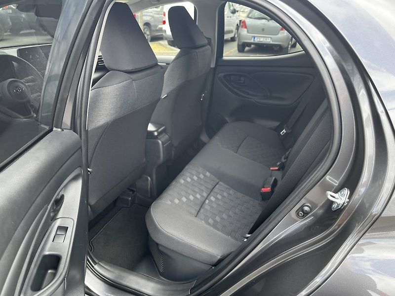 Toyota Yaris 1.5 Hybrid Style ODBĚR ihned - fotka 13 z 29