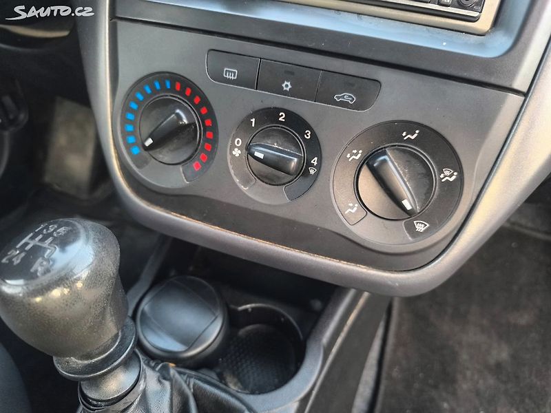 Fiat Punto KRASNE, KLIMA,SERVISKA,95T.KM - fotka 13 z 22