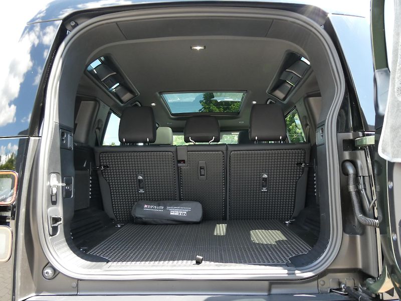 Land Rover Defender (2026) 110 3,0 X-Dynamic SE D250 - fotka 28 z 31