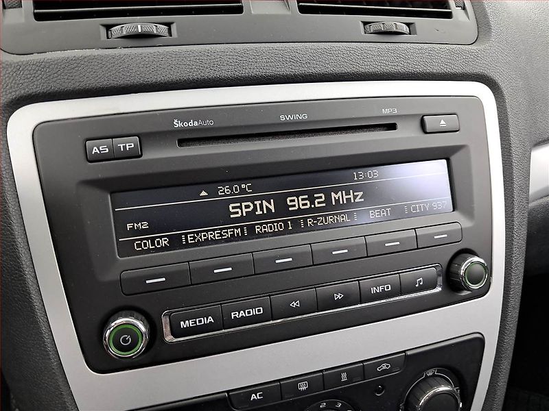 Škoda Octavia (2011) 1.6 TDI 4x4, 4X4, Tempomat - fotka 14 z 17