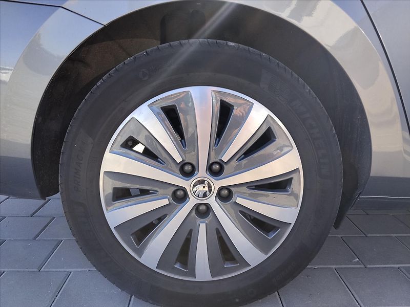Škoda Superb 2.0TDI 110kW, DSG tažné - fotka 37 z 38