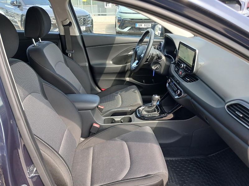 Hyundai i30 1,0 T-GDI DCT - fotka 16 z 18