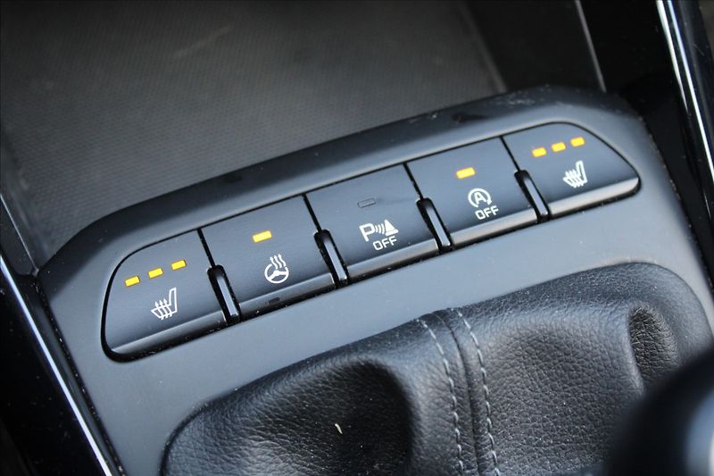 Kia Stonic 1,4 i  NOVÉ V ČR,PREMIUM,34TKM - fotka 18 z 33